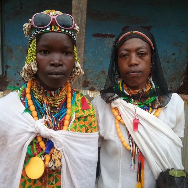 Dizi people wearing colorful clothing